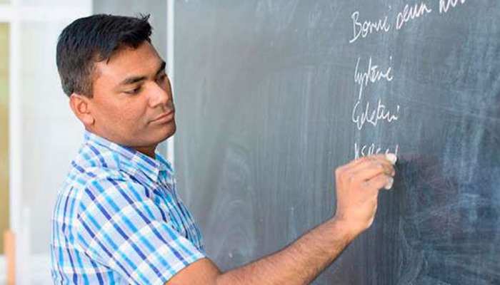 यूनिवर्सिटीज में हजारों शिक्षकों के पद खाली, सरकार क्या उठा रही ये कदम यूनिवर्सिटीज में हजारों शिक्षकों के पद खाली, सरकार क्या उठा रही ये कदम