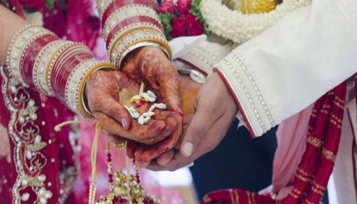 मनमुताबिक नहीं थी दुल्हन की साड़ी, दूल्हा भागा, शादी कैंसिल मनमुताबिक नहीं थी दुल्हन की साड़ी, दूल्हा भागा, शादी कैंसिल