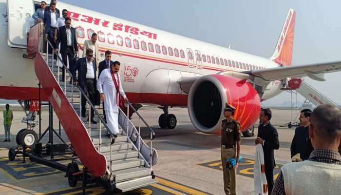 श्रीलंका के PM महिंदा राजपक्षे ने किए बाबा विश्वनाथ के दर्शन, सारनाथ का भी किया भ्रमण श्रीलंका के PM महिंदा राजपक्षे ने किए बाबा विश्वनाथ के दर्शन, सारनाथ का भी किया भ्रमण