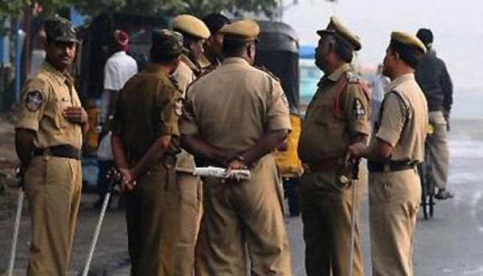 दीवाल फांद कर नवोदय स्कूल के 3 छात्र, पुलिस ने हिरासत में ले कर भेजा वापस दीवाल फांद कर नवोदय स्कूल के 3 छात्र, पुलिस ने हिरासत में ले कर भेजा वापस