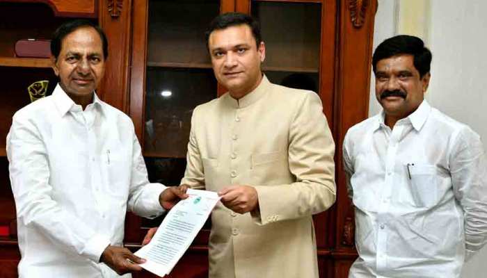 हैदराबाद के सिंहवाहिनी मंदिर को लेकर तेलंगाना के CM से मिले ओवैसी, कर डाली ये बड़ी मांग हैदराबाद के सिंहवाहिनी मंदिर को लेकर तेलंगाना के CM से मिले ओवैसी, कर डाली ये बड़ी मांग