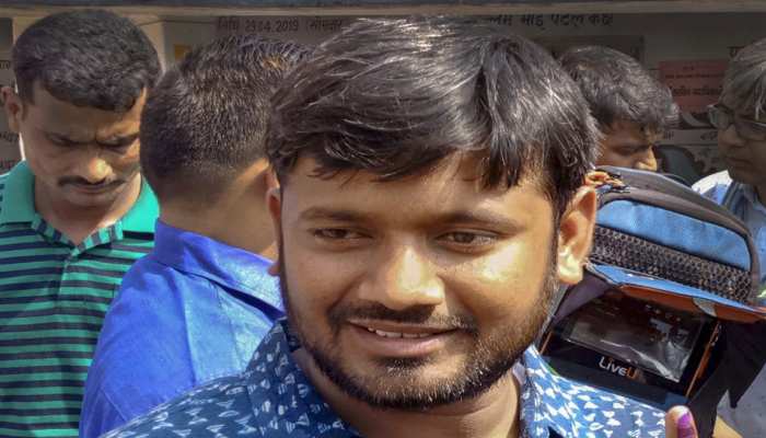 बिहार: कन्हैया के काफिले पर एक बार फिर हमला, फेंके गए अंडे-मोबिल ऑयल बिहार: कन्हैया के काफिले पर एक बार फिर हमला, फेंके गए अंडे-मोबिल ऑयल