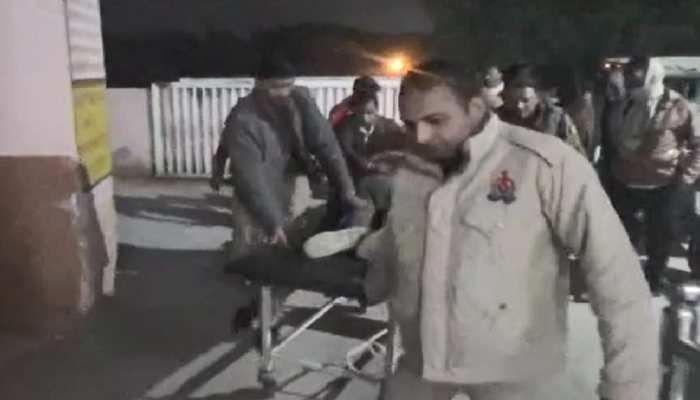 UP: रेप के आरोपी ने सच कर दिखाई धमकी, केस वापस न लेने पर पीड़िता के पिता को गोली मारी UP: रेप के आरोपी ने सच कर दिखाई धमकी, केस वापस न लेने पर पीड़िता के पिता को गोली मारी