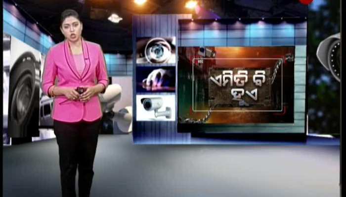 Emiti Bi hue || ଦେଖନ୍ତୁ କିପରି ଅଜଗରକୁ କାନ୍ଧରେ ବୋହି ନେଉଛନ୍ତି ଉତ୍ତରପ୍ରଦେଶ ଲୋକେ...