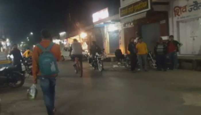 धौलपुर में हथियारबंद बदमाशों ने व्यापारी के साथ की खुलेआम लूटपाट, फिर... धौलपुर में हथियारबंद बदमाशों ने व्यापारी के साथ की खुलेआम लूटपाट, फिर...