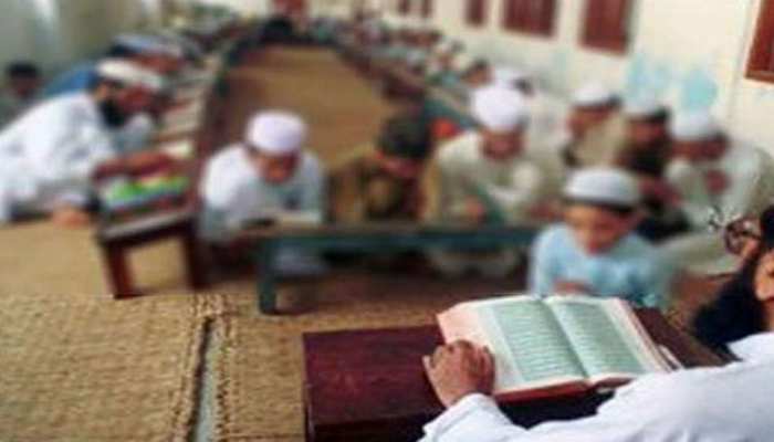 पाकिस्तान के मदरसों में शिक्षक ने बच्चों से कहा- नशीली दवा लिया करो, ऐसे हुआ खुलासा पाकिस्तान के मदरसों में शिक्षक ने बच्चों से कहा- नशीली दवा लिया करो, ऐसे हुआ खुलासा