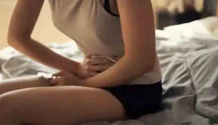 हॉस्टल के बाहर मिला सेनेटरी पैड, प्रिंसिपल ने उतरवाए लड़कियों के कपड़े; 4 पर FIR हॉस्टल के बाहर मिला सेनेटरी पैड, प्रिंसिपल ने उतरवाए लड़कियों के कपड़े; 4 पर FIR
