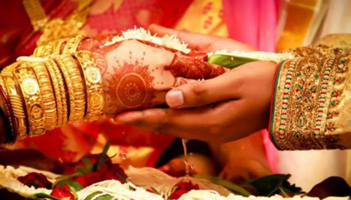 धौलपुर: कभी खुद की बेटी की शादी के लिए नहीं थे पैसे, अब करवाते हैं बेसहारा लड़कियों की शादी धौलपुर: कभी खुद की बेटी की शादी के लिए नहीं थे पैसे, अब करवाते हैं बेसहारा लड़कियों की शादी