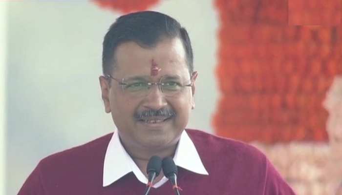तीसरी बार दिल्ली का सीएम बने अरविंद केजरीवाल, 6 मंत्रियों ने भी ली शपथ तीसरी बार दिल्ली का सीएम बने अरविंद केजरीवाल, 6 मंत्रियों ने भी ली शपथ