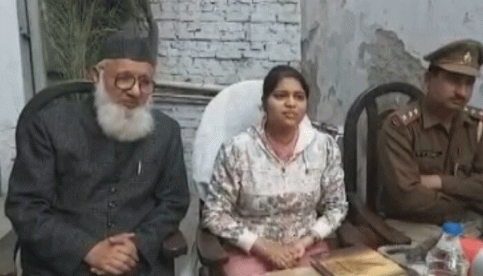 छात्राओं से कर रहे थे छेड़खानी और बना रहे थे बुर्का पहनने का दबाव, SDM से हुई शिकायत छात्राओं से कर रहे थे छेड़खानी और बना रहे थे बुर्का पहनने का दबाव, SDM से हुई शिकायत