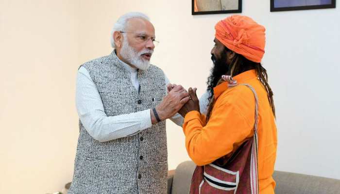 UP: रिक्शा चालक मंगल केवट से मिले पीएम मोदी, पूछा- कैसे हैं आपके बेटी-दामाद? UP: रिक्शा चालक मंगल केवट से मिले पीएम मोदी, पूछा- कैसे हैं आपके बेटी-दामाद?