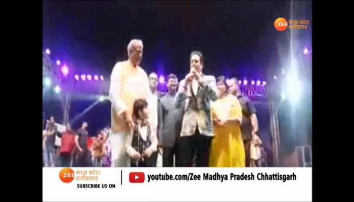 Govinda arrives at the famous Navagraha fair of Khargone
