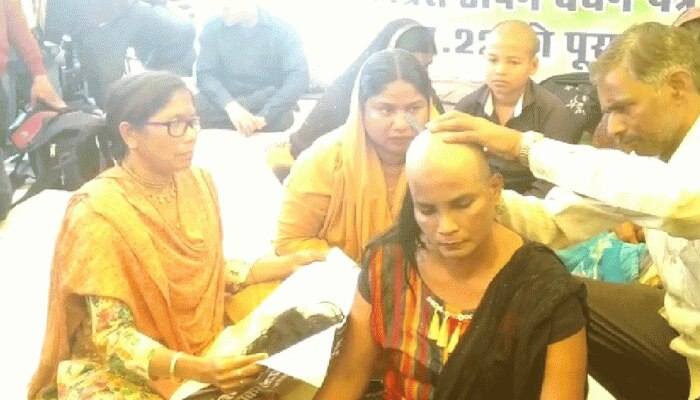 महिला अतिथि विद्वान ने मुड़वाया सिर, BJP नेता बोले, ''सुरा से कमाकर सुंदरियों पर लुटाने वाली सरकार क्या करेगी नियमित'' महिला अतिथि विद्वान ने मुड़वाया सिर, BJP नेता बोले, ''सुरा से कमाकर सुंदरियों पर लुटाने वाली सरकार क्या करेगी नियमित''