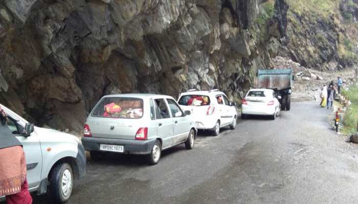नैनीताल-हल्द्वानी राजमार्ग अगले 15 दिन 10 से 4 रहेगा बंद, जानिए वजह नैनीताल-हल्द्वानी राजमार्ग अगले 15 दिन 10 से 4 रहेगा बंद, जानिए वजह