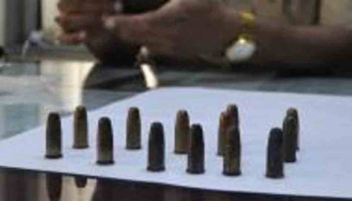 अखबार में लिपटी थीं पाकिस्तान में बनी हुईं 14 गोलियां, खुफिया विभाग के उड़े होश अखबार में लिपटी थीं पाकिस्तान में बनी हुईं 14 गोलियां, खुफिया विभाग के उड़े होश