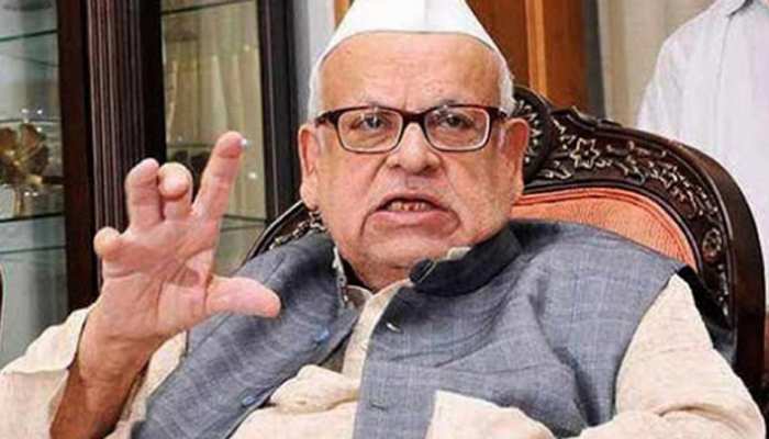 हमारी ग़ैरत पर कोई हाथ डालेगा तो उसे काटकर फेंक देंगे: साबिक गवर्नर अज़ीज़ कुरैशी हमारी ग़ैरत पर कोई हाथ डालेगा तो उसे काटकर फेंक देंगे: साबिक गवर्नर अज़ीज़ कुरैशी