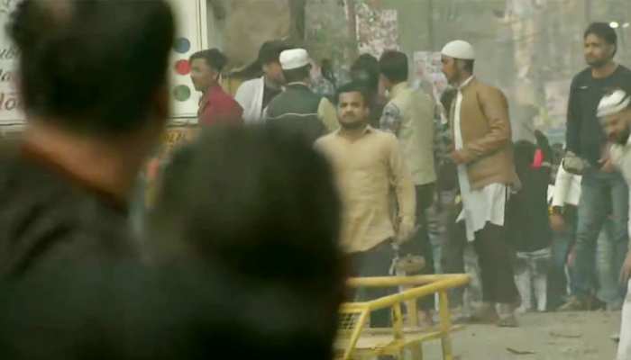 दिल्ली के जाफराबाद मुज़ाहिरे में पत्थरबाज़ी, आपस में भिड़े CAA हिमायती और मुख़ालिफ दिल्ली के जाफराबाद मुज़ाहिरे में पत्थरबाज़ी, आपस में भिड़े CAA हिमायती और मुख़ालिफ