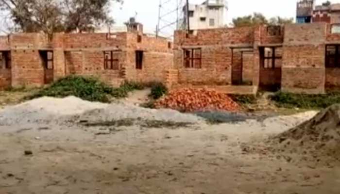 ट्रेन का इंतज़ार कर रही नाबालिग लड़की से तीन वैंडरों ने किया गैंग रेप, 2 गिरफ्तार ट्रेन का इंतज़ार कर रही नाबालिग लड़की से तीन वैंडरों ने किया गैंग रेप, 2 गिरफ्तार