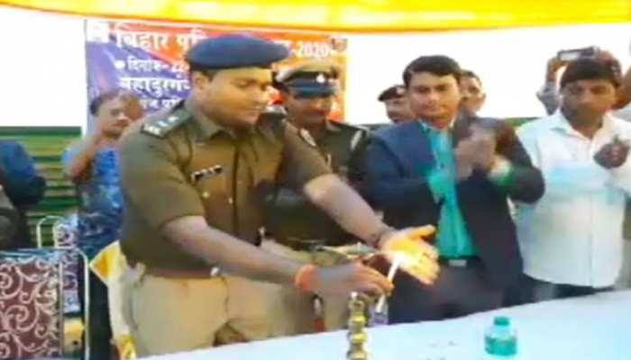 बिहार: किशनगंज में पुलिस ने पेश की मिसाल, दो गांवों को लिया गोद बिहार: किशनगंज में पुलिस ने पेश की मिसाल, दो गांवों को लिया गोद