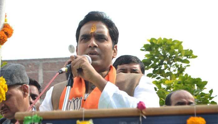 नोएडा के लोगों को MLA पकंज सिंह ने दिलाई बड़ी राहत, घट जाएगा शादी-ब्याह का खर्च नोएडा के लोगों को MLA पकंज सिंह ने दिलाई बड़ी राहत, घट जाएगा शादी-ब्याह का खर्च