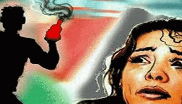 UP: दुष्कर्म के आरोपी दारोगा की पत्नी ने दो युवकों के साथ मिलकर पीड़िता पर फेंका तेजाब UP: दुष्कर्म के आरोपी दारोगा की पत्नी ने दो युवकों के साथ मिलकर पीड़िता पर फेंका तेजाब