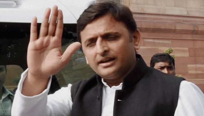 अखिलेश यादव ने जेल में आजम खान एंड फैमली से की मुलाकात, कहा- राजनीतिक षड्यंत्र के हुए शिकार अखिलेश यादव ने जेल में आजम खान एंड फैमली से की मुलाकात, कहा- राजनीतिक षड्यंत्र के हुए शिकार