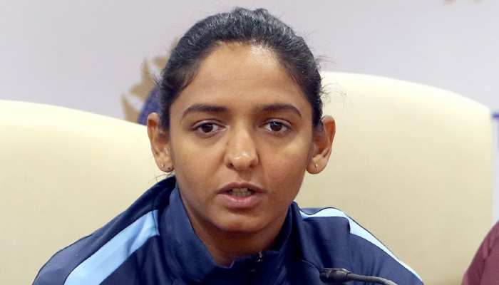 महिला T20 वर्ल्ड कप: जीत के बाद भी संतुष्ट नहीं कप्तान हरमन, साथियों को दी ये नसीहत महिला T20 वर्ल्ड कप: जीत के बाद भी संतुष्ट नहीं कप्तान हरमन, साथियों को दी ये नसीहत