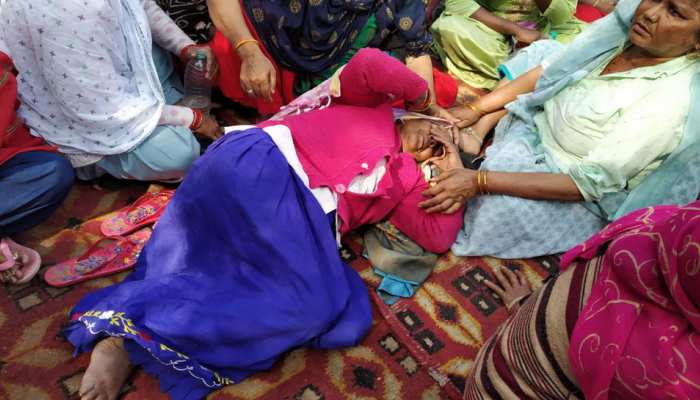 नोएडा: धरना दे रहे किसानों की पुलिस से झड़प, कई घायल महिलाएं अस्पताल में भर्ती नोएडा: धरना दे रहे किसानों की पुलिस से झड़प, कई घायल महिलाएं अस्पताल में भर्ती