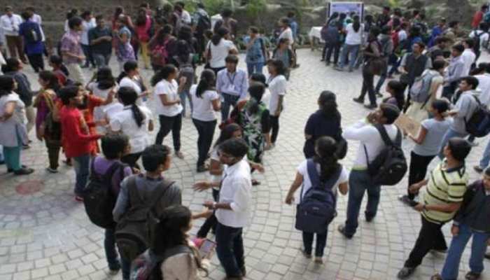 UP Board Exams: बस्ती में परीक्षा से पहले पेपर आउट, वायरल हुई सॉल्व कॉपी UP Board Exams: बस्ती में परीक्षा से पहले पेपर आउट, वायरल हुई सॉल्व कॉपी