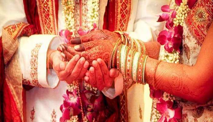 पति-पत्नी और वो, इस बार 'वो' कोई महिला नहीं बल्कि आपका... पति-पत्नी और वो, इस बार 'वो' कोई महिला नहीं बल्कि आपका...