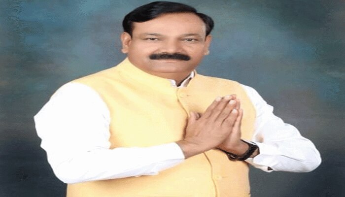 27 साल पुराने मामले में फतेहपुर सीकरी के सांसद राजकुमार चाहर का कोर्ट में समर्पण 27 साल पुराने मामले में फतेहपुर सीकरी के सांसद राजकुमार चाहर का कोर्ट में समर्पण