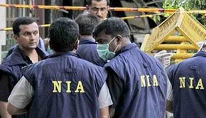 पुलवामा हमला: NIA ने की छापेमारी, बाप-बेटी के बाद एक और युवक हिरासत में पुलवामा हमला: NIA ने की छापेमारी, बाप-बेटी के बाद एक और युवक हिरासत में