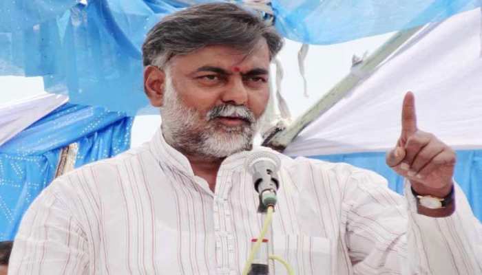 सियासी खींचतान पर केंद्रीय मंत्री का तंज, कहा- कोरोना से ज्यादा खतरनाक है कमलनाथ सरकार सियासी खींचतान पर केंद्रीय मंत्री का तंज, कहा- कोरोना से ज्यादा खतरनाक है कमलनाथ सरकार