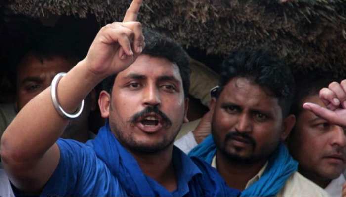 कांग्रेस-BSP में चंद्रशेखर की सेंधमारी, कई नेताओं-कार्यकर्ताओं ने थामा भीम आर्मी का साथ कांग्रेस-BSP में चंद्रशेखर की सेंधमारी, कई नेताओं-कार्यकर्ताओं ने थामा भीम आर्मी का साथ
