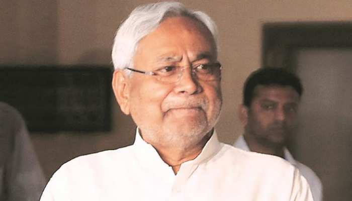क्यों कमजोर होने का दिखावा कर रहे हैं नीतीश? जबकि उनके हाथ में सारे पत्ते हैं! क्यों कमजोर होने का दिखावा कर रहे हैं नीतीश? जबकि उनके हाथ में सारे पत्ते हैं!