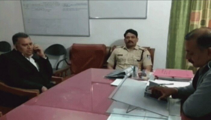 MP: सरकार पर संकट या कुछ और, आखिर क्यों विधायक का लोकेशन ले रही कमलनाथ की पुलिस? MP: सरकार पर संकट या कुछ और, आखिर क्यों विधायक का लोकेशन ले रही कमलनाथ की पुलिस?