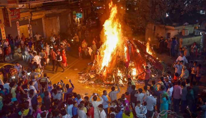 Holi 2020: खास होती है होली की रात, मनोकामना पूर्ति के लिए करें ये काम Holi 2020: खास होती है होली की रात, मनोकामना पूर्ति के लिए करें ये काम
