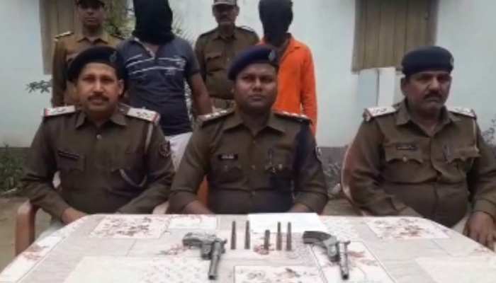फायरिंग कर दहशत फैलाने को लेकर 2 अपराधी गिरफ्तार, देसी कट्टा, जिंदा कारतूस बरामद फायरिंग कर दहशत फैलाने को लेकर 2 अपराधी गिरफ्तार, देसी कट्टा, जिंदा कारतूस बरामद
