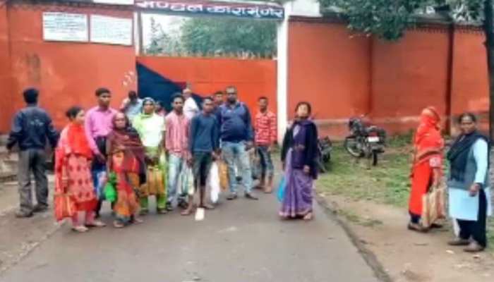 बिहार: मुंगेर प्रशासन का बड़ा फैसला, कोरोना वायरस के चलते कैदियों से मिलने पर रोक बिहार: मुंगेर प्रशासन का बड़ा फैसला, कोरोना वायरस के चलते कैदियों से मिलने पर रोक