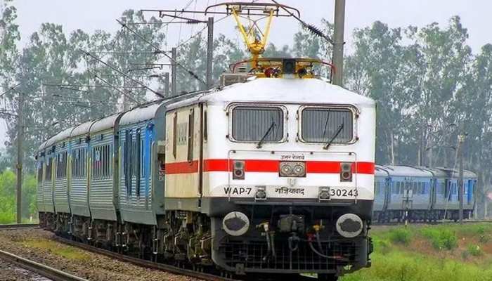 गतिमान एक्सप्रेस के जिस कोच में बैठ आगरा पहुंची थी Corona पीड़ित महिला, रेलवे ने उसके साथ क्या किया गतिमान एक्सप्रेस के जिस कोच में बैठ आगरा पहुंची थी Corona पीड़ित महिला, रेलवे ने उसके साथ क्या किया