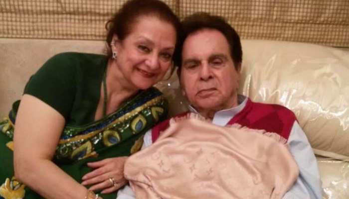 कोरोना वायरस से बचने के लिए दिलीप कुमार आइसोलेशन में, सायरा रख रही हैं पूरा ख्याल