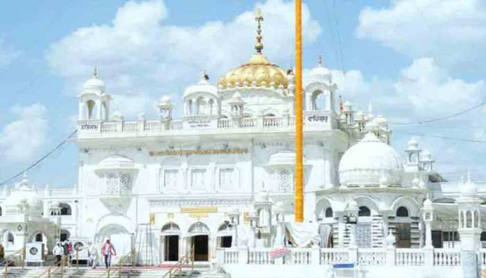 गुरुद्वारे में भी कोरोना का असर, श्रद्धालुओं की संख्या में आई भारी गिरावट गुरुद्वारे में भी कोरोना का असर, श्रद्धालुओं की संख्या में आई भारी गिरावट