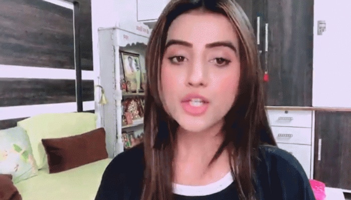 #SafeHandsChallenge: भोजपुरी अभिनेत्री अक्षरा सिंह ने बताए हाथ धोने के तरीके, यूं किया अलर्ट #SafeHandsChallenge: भोजपुरी अभिनेत्री अक्षरा सिंह ने बताए हाथ धोने के तरीके, यूं किया अलर्ट