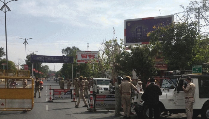 UP: BJP जिला महामंत्री ने तोड़े LOCKDOWN के नियम, पुलिस ने खींची फोटो, जारी किया पोस्टर UP: BJP जिला महामंत्री ने तोड़े LOCKDOWN के नियम, पुलिस ने खींची फोटो, जारी किया पोस्टर