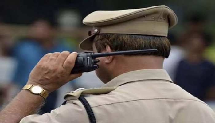 बिहार: Lockdown न मानने वालों की DIG ने ली 'क्लास', बीच सड़क पर कराया कुछ ऐसा... बिहार: Lockdown न मानने वालों की DIG ने ली 'क्लास', बीच सड़क पर कराया कुछ ऐसा...