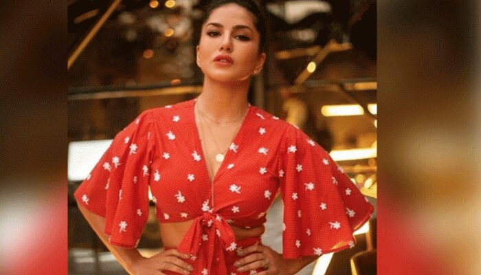 Entertainment New: Lockdown से निपटने के लिए Sunny Leone ने बताया ये सीक्रेट, फैंस को दिया स्पेशल मैसेज Entertainment New: Lockdown से निपटने के लिए Sunny Leone ने बताया ये सीक्रेट, फैंस को दिया स्पेशल मैसेज