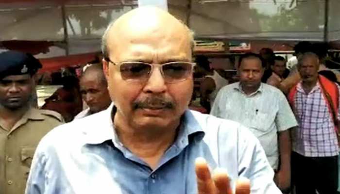 बिहार: सामानों की कालाबाजारी पर DM सख्त, छापेमारी के दिए आदेश बिहार: सामानों की कालाबाजारी पर DM सख्त, छापेमारी के दिए आदेश