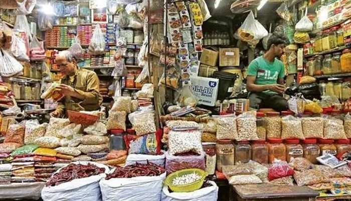 आगरा: लॉकडाउन के दौरान नहीं होगी खाने-पीने के सामानों की कालाबाजारी, जिला प्रशासन ने जारी किया रेट कार्ड आगरा: लॉकडाउन के दौरान नहीं होगी खाने-पीने के सामानों की कालाबाजारी, जिला प्रशासन ने जारी किया रेट कार्ड