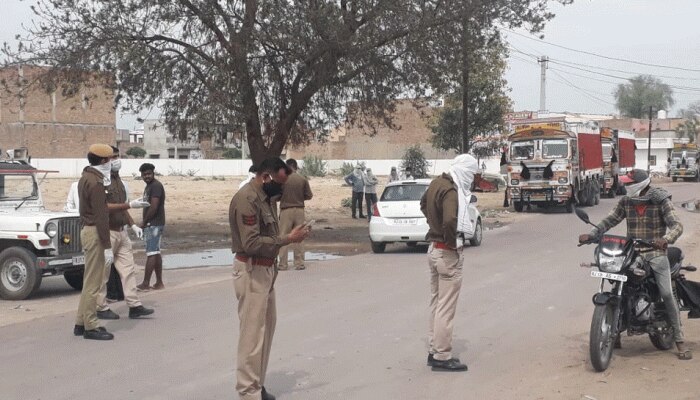 लॉकडाउन का उल्लंघन कर रहे ब्यावर के लोग, पुलिस को बरतनी पड़ी सख्ती लॉकडाउन का उल्लंघन कर रहे ब्यावर के लोग, पुलिस को बरतनी पड़ी सख्ती