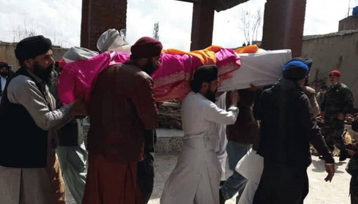 ਕਾਬੁਲ 'ਚ ਸਿੱਖ ਭਾਈਚਾਰੇ ਨੂੰ ਦੂਜੇ ਦਿਨ ਵੀ ਬਣਾਇਆ ਨਿਸ਼ਾਨਾ,ਸਸਕਾਰ ਵਾਲੀ ਥਾਂ 'ਤੇ ਧਮਾਕਾ ਕਾਬੁਲ 'ਚ ਸਿੱਖ ਭਾਈਚਾਰੇ ਨੂੰ ਦੂਜੇ ਦਿਨ ਵੀ ਬਣਾਇਆ ਨਿਸ਼ਾਨਾ,ਸਸਕਾਰ ਵਾਲੀ ਥਾਂ 'ਤੇ ਧਮਾਕਾ